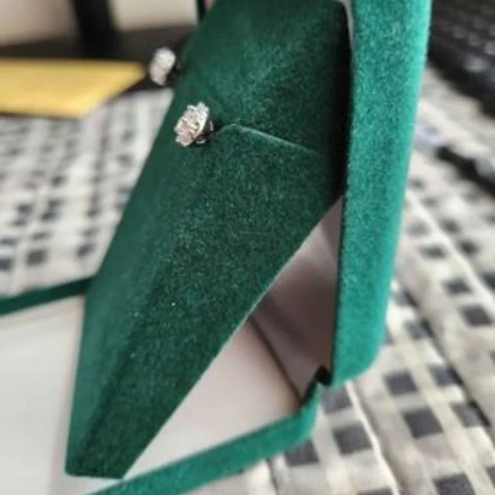 Moisanite. 5 ctw whit gold earrings - Picture 3 of 3